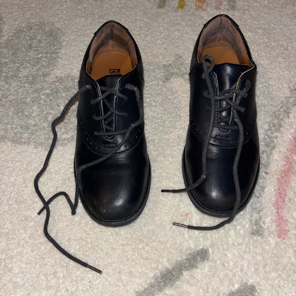 Girls school issue saddle uniform shoes, 1.5